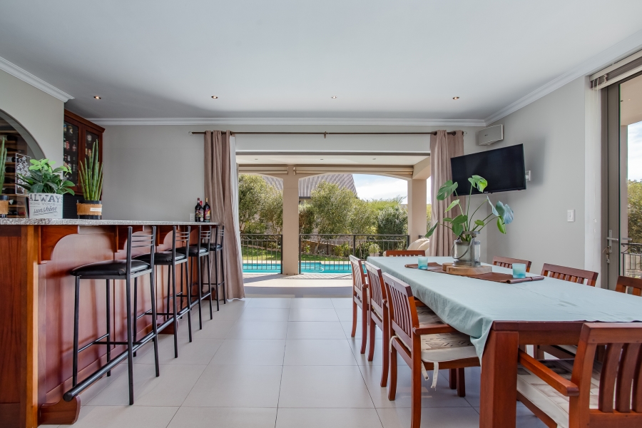 5 Bedroom Property for Sale in Lemoenkloof Western Cape